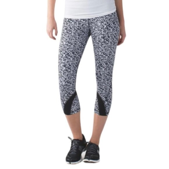 Lululemon Run Inspire Crop II FullOn Luxtreme Mini Brushed Animal Black White - Picture 2 of 9